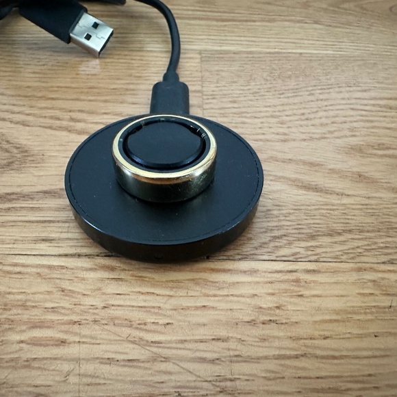 Oura Ring Gen 3 Horizon in Gold (Size 8) - Picture 2 of 9